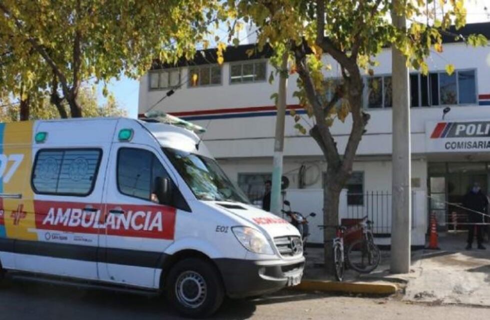 Encontraron a un bebé de dos años atado a un poste: su mamá dice que fue un juego