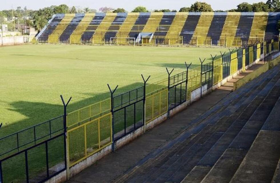 Fútbol solidario en la cancha del Club Mitre con el arbitraje de Pitana