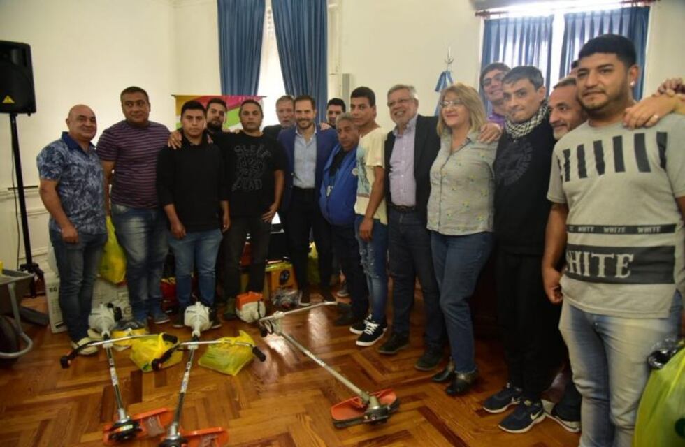 Villa María: el municipio donó herramientas de trabajo a empleados despedidos de la Fábrica Militar