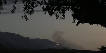 En la noche del domingo el fuego ya era visible desde La Población\u002E