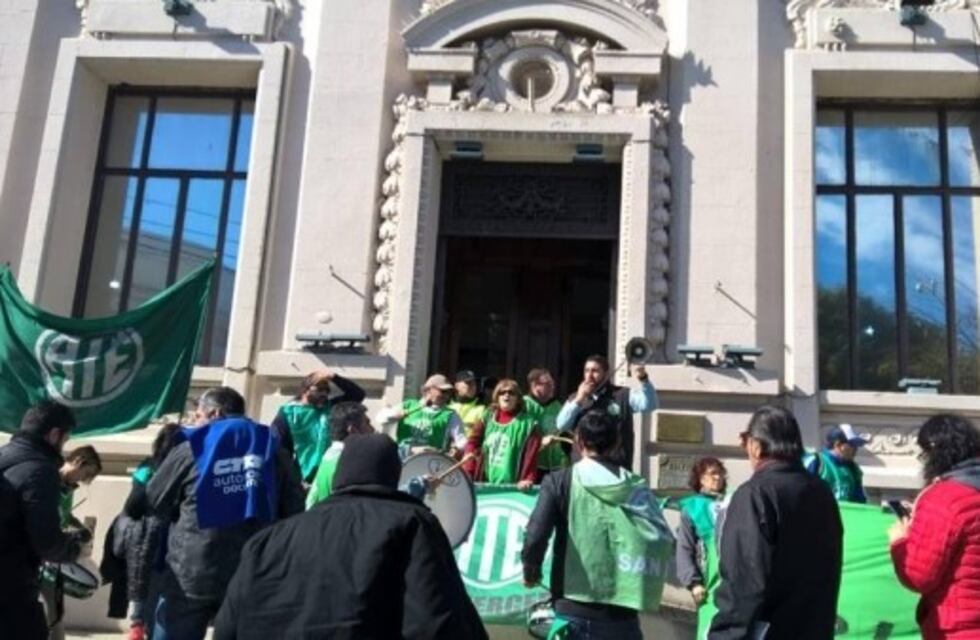 Denuncian a la municipalidad de San Luis por espionajes y despidos