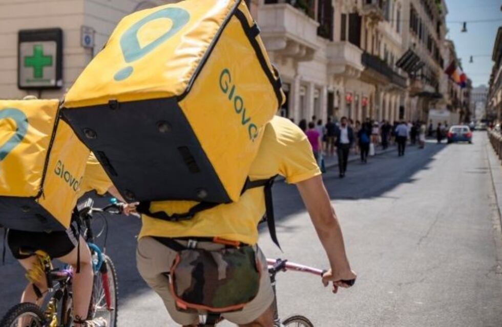 Cae el consumo en los bares rosarinos pero crecen los pedidos al delivery