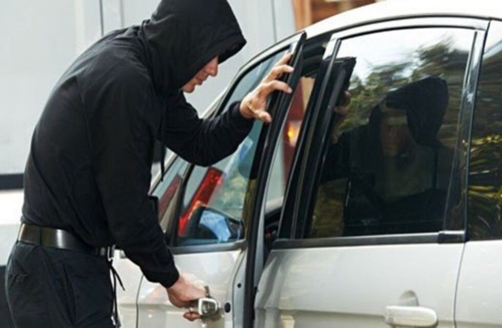 Trelew: dejó el auto en el centro y le robaron más de un millón de pesos