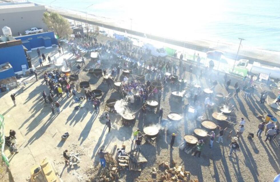 El Sindicato Petroleros entregó 72.800 porciones de locro en Caleta