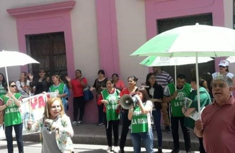 Comercio Interior: Los trabajadores precarizados denuncian falta de respuestas
