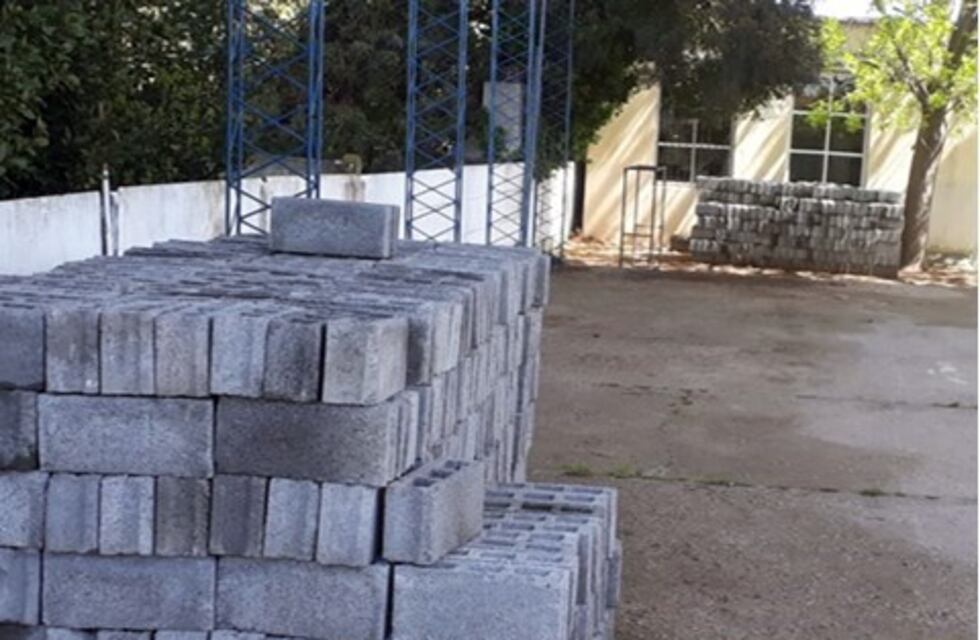 Avanza la obra de la construcción del SUM de la Escuela número 17 en Orense