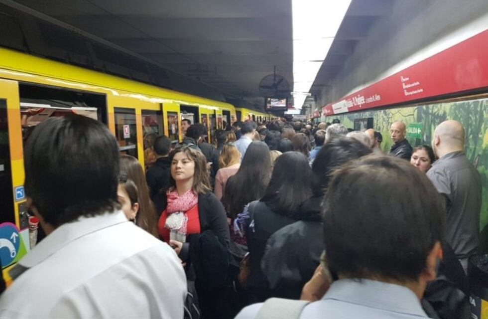 Línea B: bajaron a los pasajeros e interrumpieron el servicio por fallas en una formación