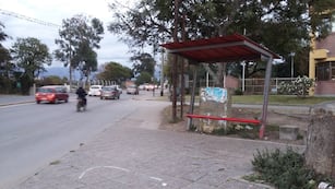 Jueves por la tarde, sin servicio de colectivos urbanos y de media distancia, en Jujuy. La UTA reclama el pago completo de los salarios a sus afiliados.