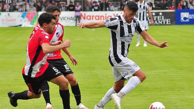 Chaco For Ever y Deportivo Maipú empatan en Resistencia 2-2 por la Primera nacional de Fútbol.