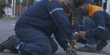 Trabajadores de la Municipalidad de Godoy Cruz ya comenzaron los trabajos de construcción de la ciclovía que unirá el Carril Rodríguez Peña con la Estación Progreso del Metrotranvía. Gentileza MGC