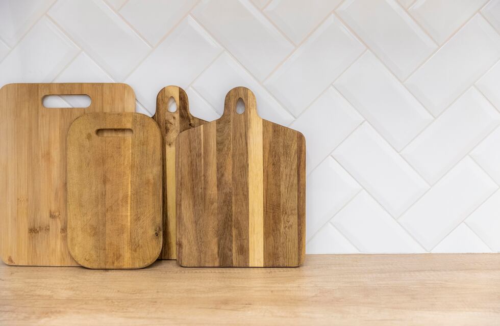 Cuál es la mejor tabla de cocina: ¿de madera o plástico?