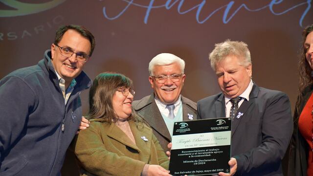 El Concejo Deliberante obsequió al Templo "Buenas Nuevas" una placa recordatoria por las "bodas de oro" de la institución.