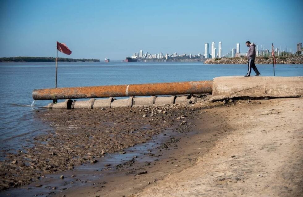 Una denuncia por contaminación con desechos cloacales en Rosario salpica a directivos de Aguas Santafesinas