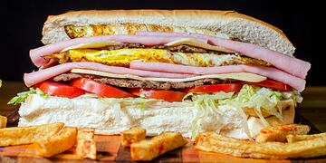 Buscan a personas dispuestas a comer 30 lomitos en Córdoba.