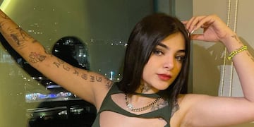 Karely Ruiz posó desde la arena con una nanokini con la que casi muestra de más