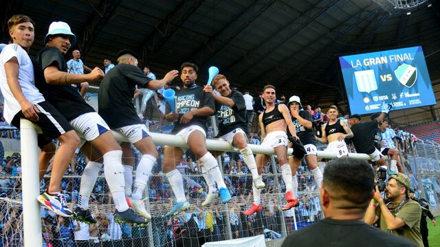 Racing festejó en San Luis al vencer en los penales a Villa Mitre, es el campeón y el fútbol cordobés lo saluda (Javier Ferreyra / Enviado Especial).