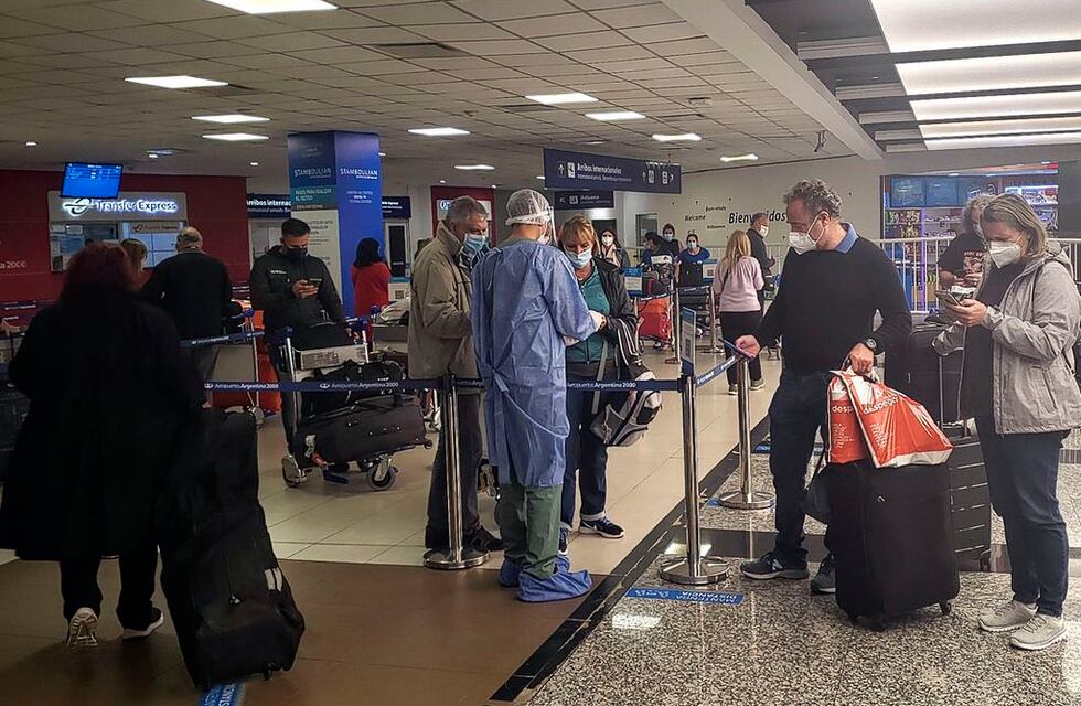 Ómicron: confirman el primer caso en el país con la nueva cepa de coronavirus