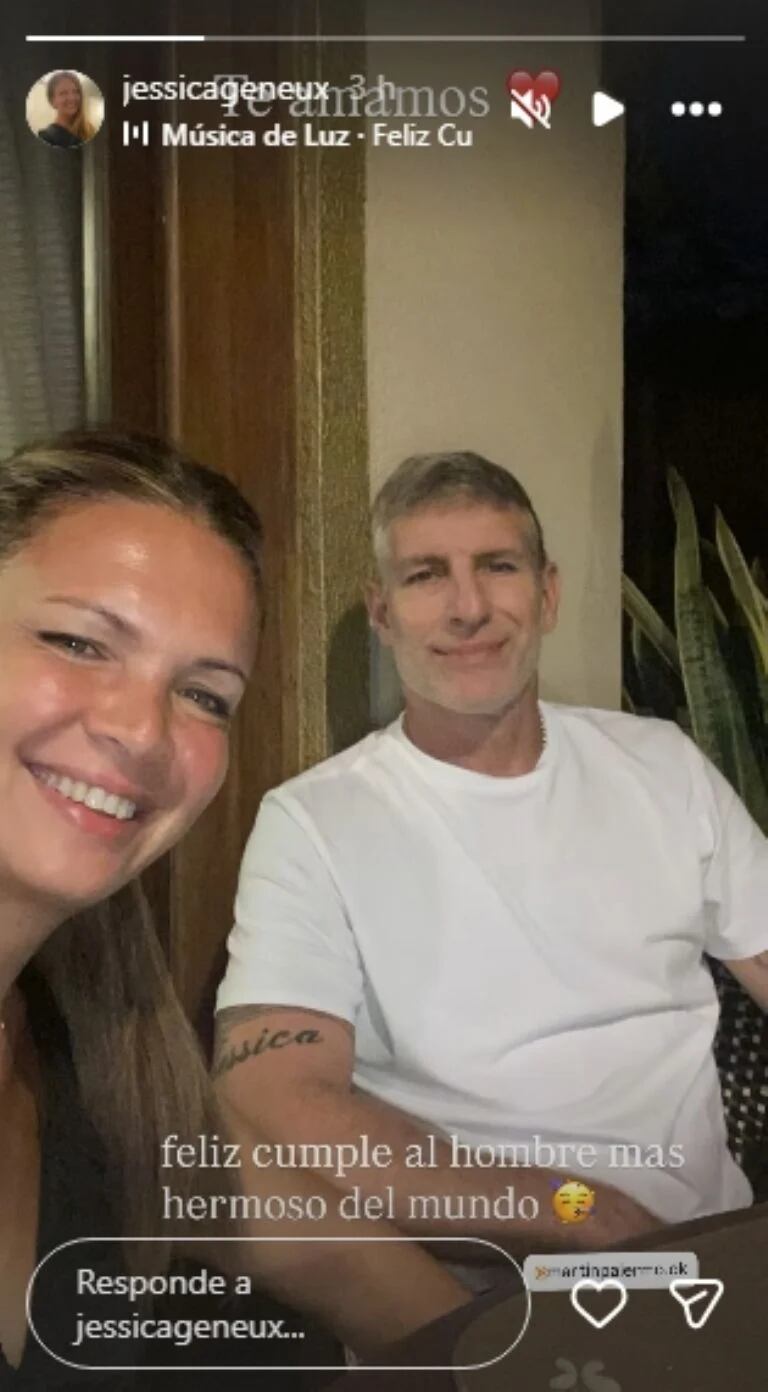 La familia y el arte son los ejes de la vida de Geneaux, que comparte mensajes y proyectos personales en sus redes sociales.


