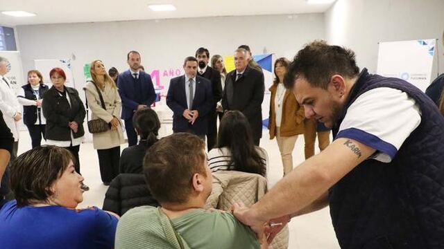 Se insta a quienes hayan recibido la primera vacuna, a no demorar en recibir la segunda dosis para garantizar una protección óptima.