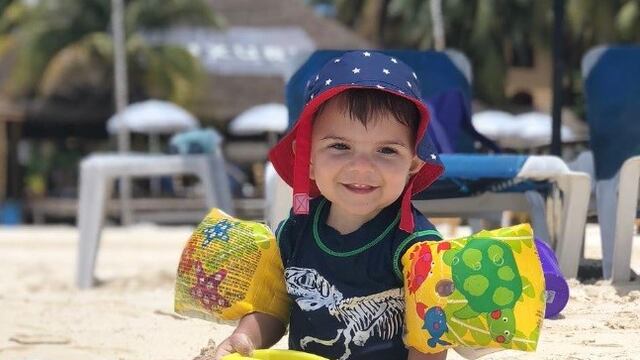 Roque, el hijo de Granata, disfruta, con su familia de las playas de Cancún\u002E (Instagram)