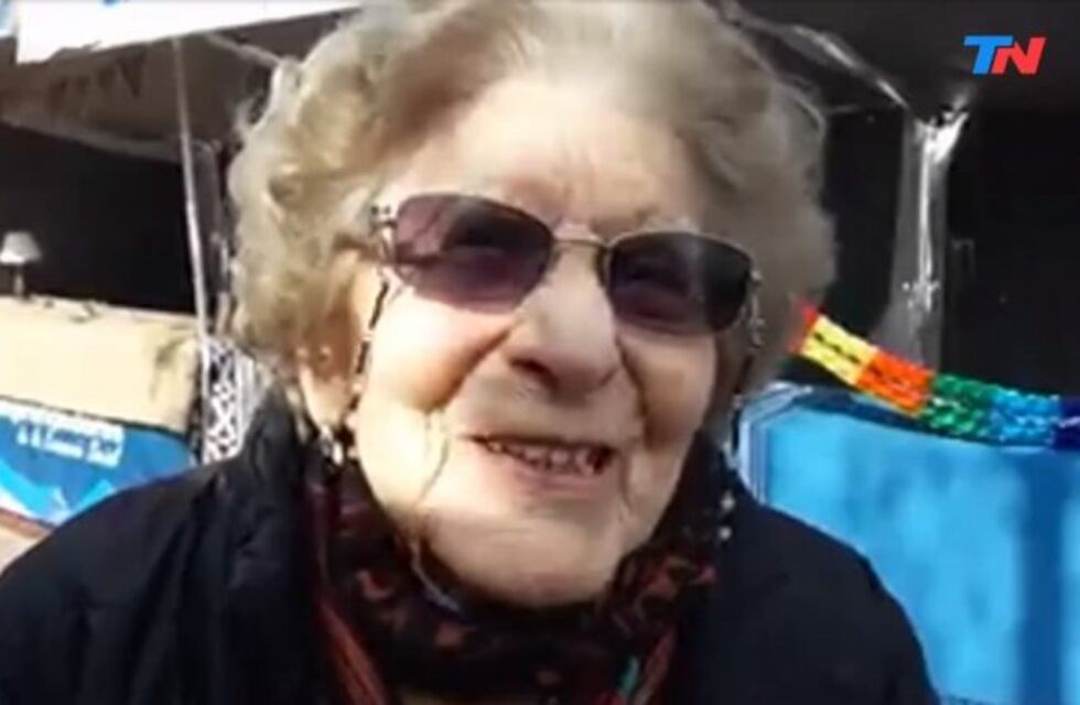 A los 99 años, va a la escuela y tiene asistencia perfecta