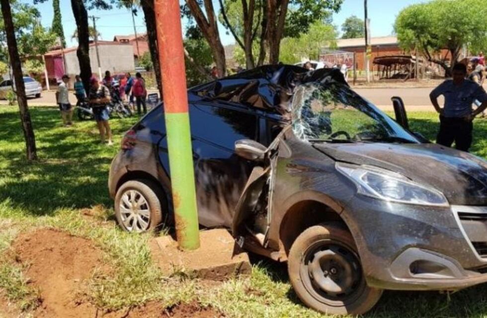 Falleció un hombre tras despistar e impactar contra un poste de luz