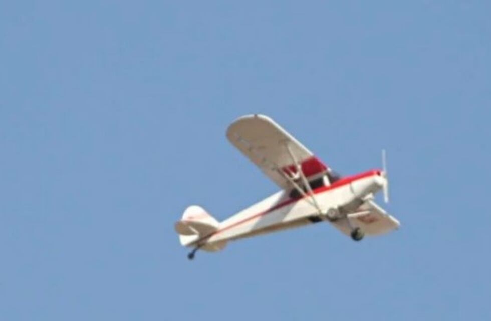 La traviesa avioneta de Cambia Mendoza que sobrevoló en el acto del Frente de Todos
