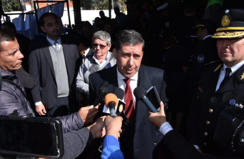 Casas realizó importantes anuncios en el día de la Policía