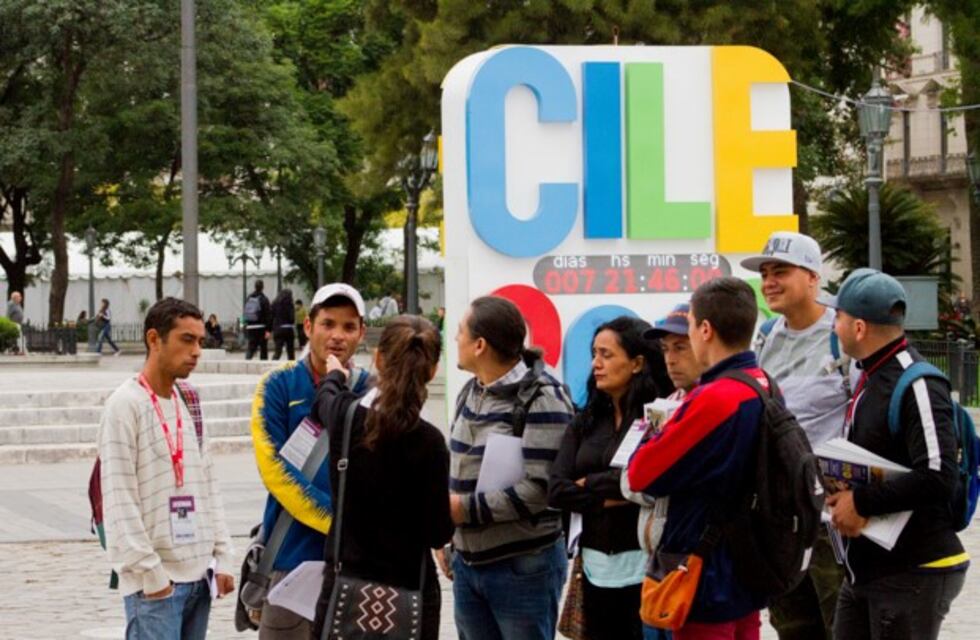 Congreso de la Lengua: forman a chicos de La Luciérnaga como guías turísticos