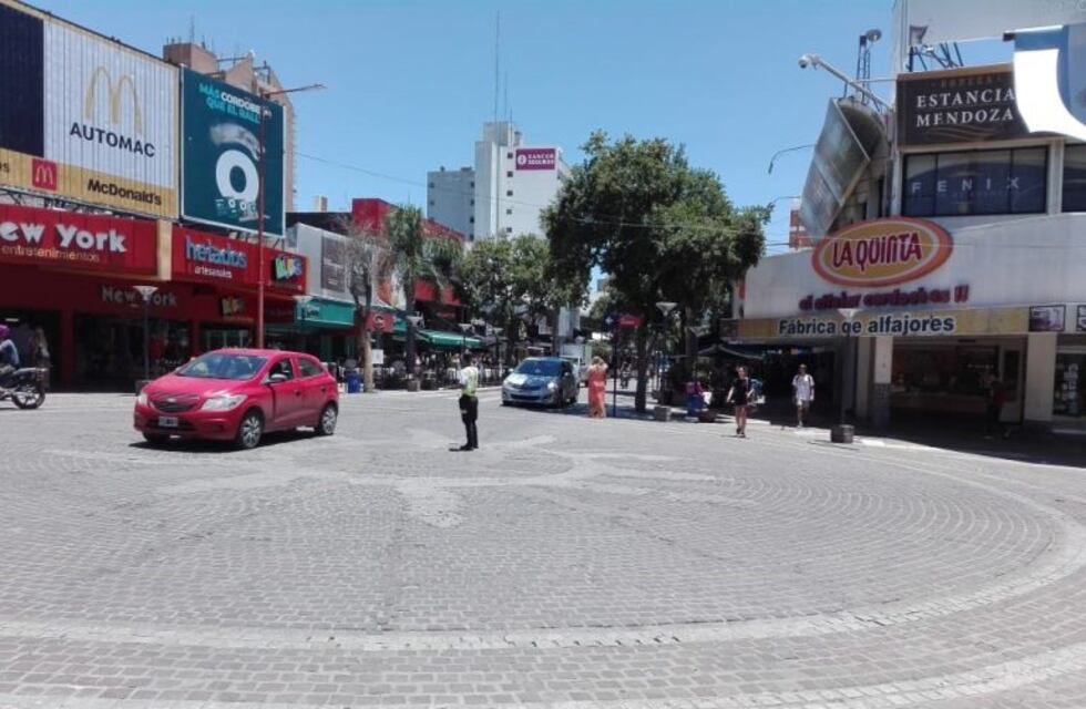 Poca gente en el centro carlospacense en esta víspera navideña