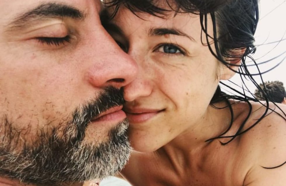 Camila Salazar y su novio, desnudos en una playa de Miami