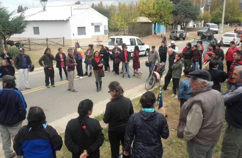 Ambientalistas realizaron corte de ruta selectivo