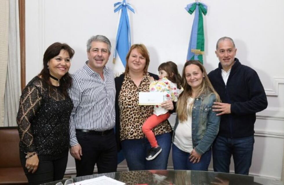 Se entregaron fondos para mejorar las escuelas