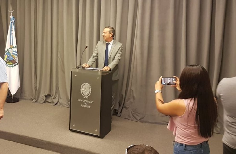 Javkin presentó su plan de austeridad: "Apostamos a un ahorro del 15 o 20 por ciento"