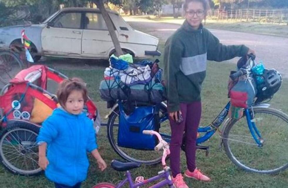 Una joven colombiana y su hijo de 4 años recorren el continente en bicicleta