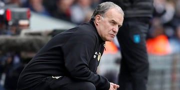 La tradicional pose en cuclillas quedó plasmada en la caricatura que usó el ex River\u002E (Reuter)