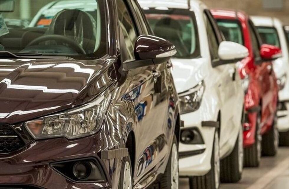 Una concesionaria deberá entregarle un auto nuevo a un cliente