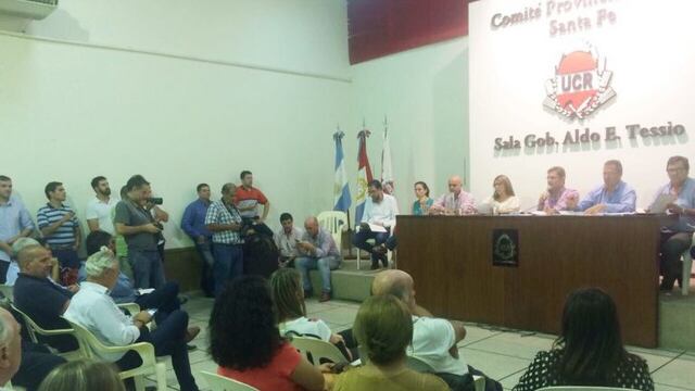 Convenciu00f3n partidaria de la Uniu00f3n Cu00edvica Radical (UCR) de Santa Fe.