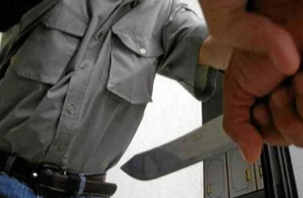 La golpeaba y para defenderse la mujer lo apuñaló