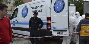 Apareció un joven muerto en la puerta de un edificio céntrico