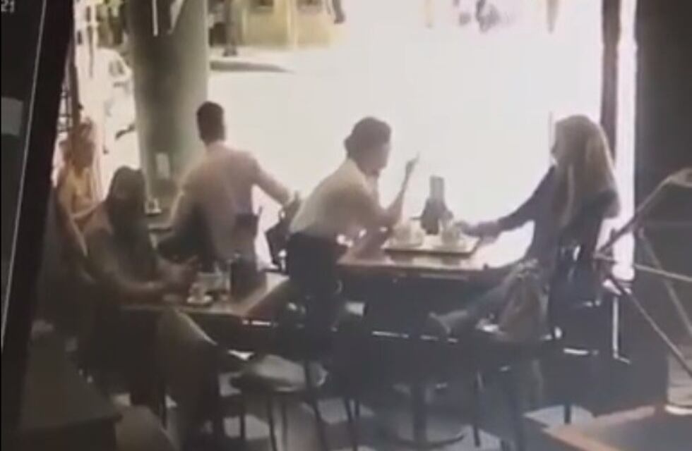 Le arrebató la cartera en un bar céntrico y fue filmado