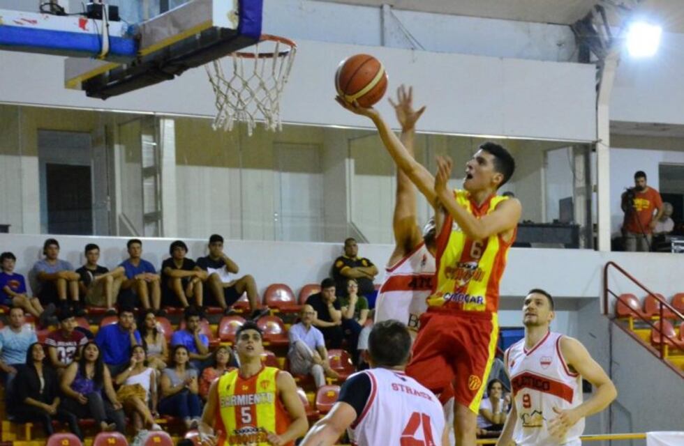 Torneo Federal de Básquetbol Sarmiento logró su primer triunfo de local en el Federal de Básquet