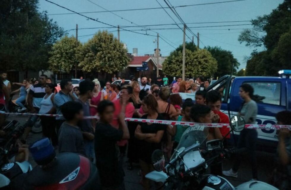 Vecinos apedrearon la casa del presunto asesino de la pequeña Abril