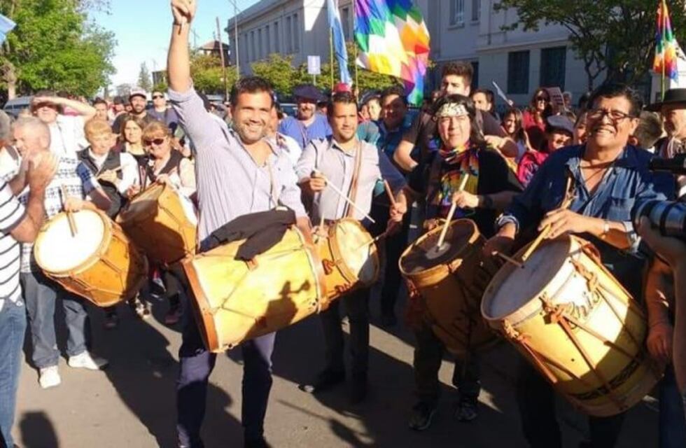 Ni el intendente faltó a la Marcha de los Bombos en Alta Gracia