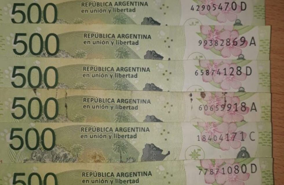 Dos mujeres se disputan los cuatro mil pesos encontrados en el cajero