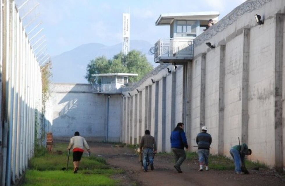 Expenitenciarios acusados de torturar a un preso podrían recibir duras penas