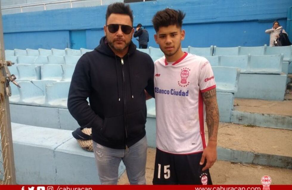 El Turco Mohamed estuvo en el debut de su hijo en Reserva de Huracán, ante Belgrano