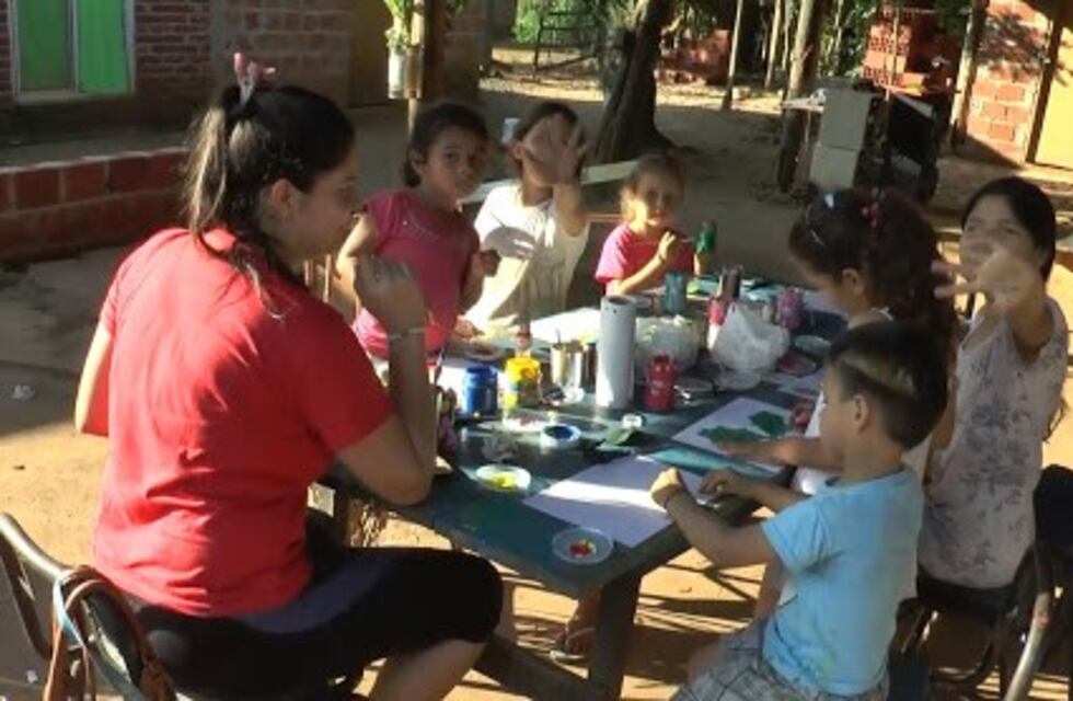 Grupo de amigos asistieron a una familia y un merendero en Eldorado