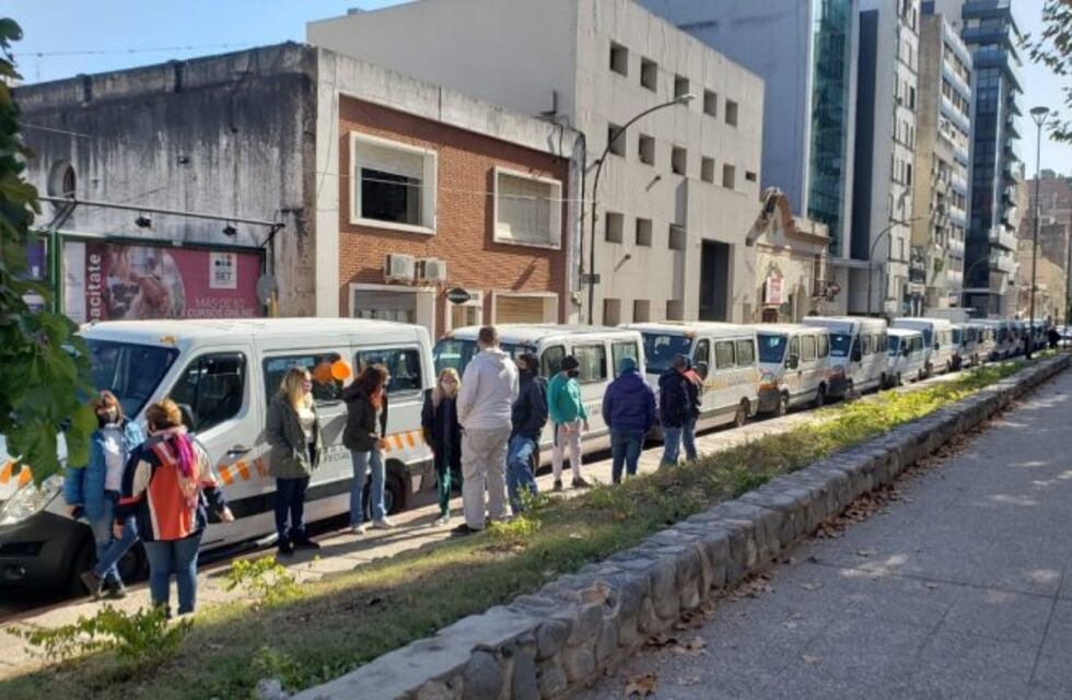 Los transportistas escolares piden ayuda a Municipalidad y Gobierno