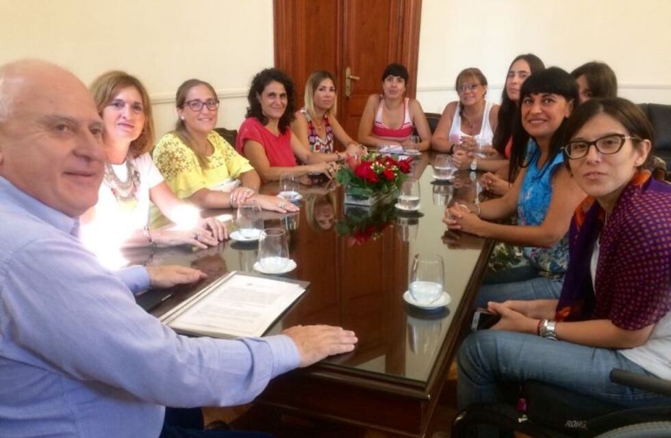 Tildaron de "hipócrita" a Lifschitz por no aplicar la paridad de género en la lista del socialismo